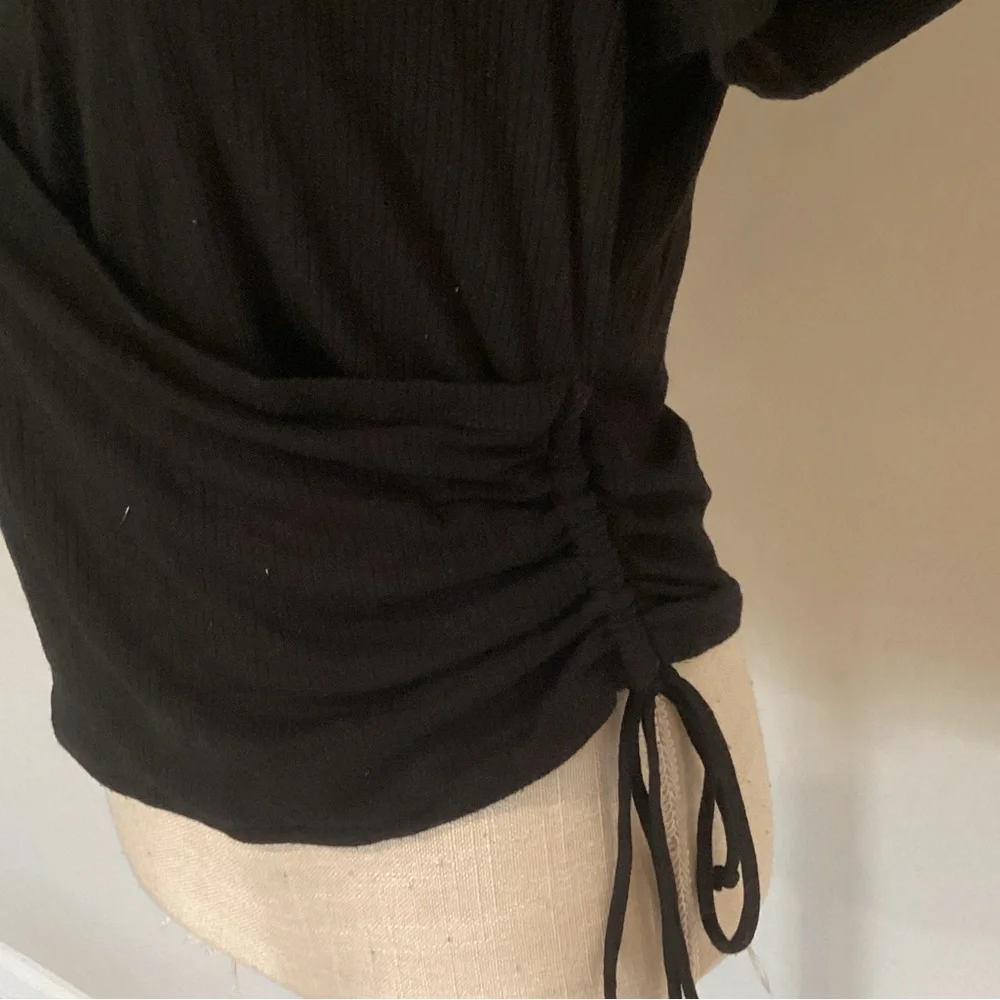 Every June Ribbed Ruched Crop Top - Picture 4 of 6